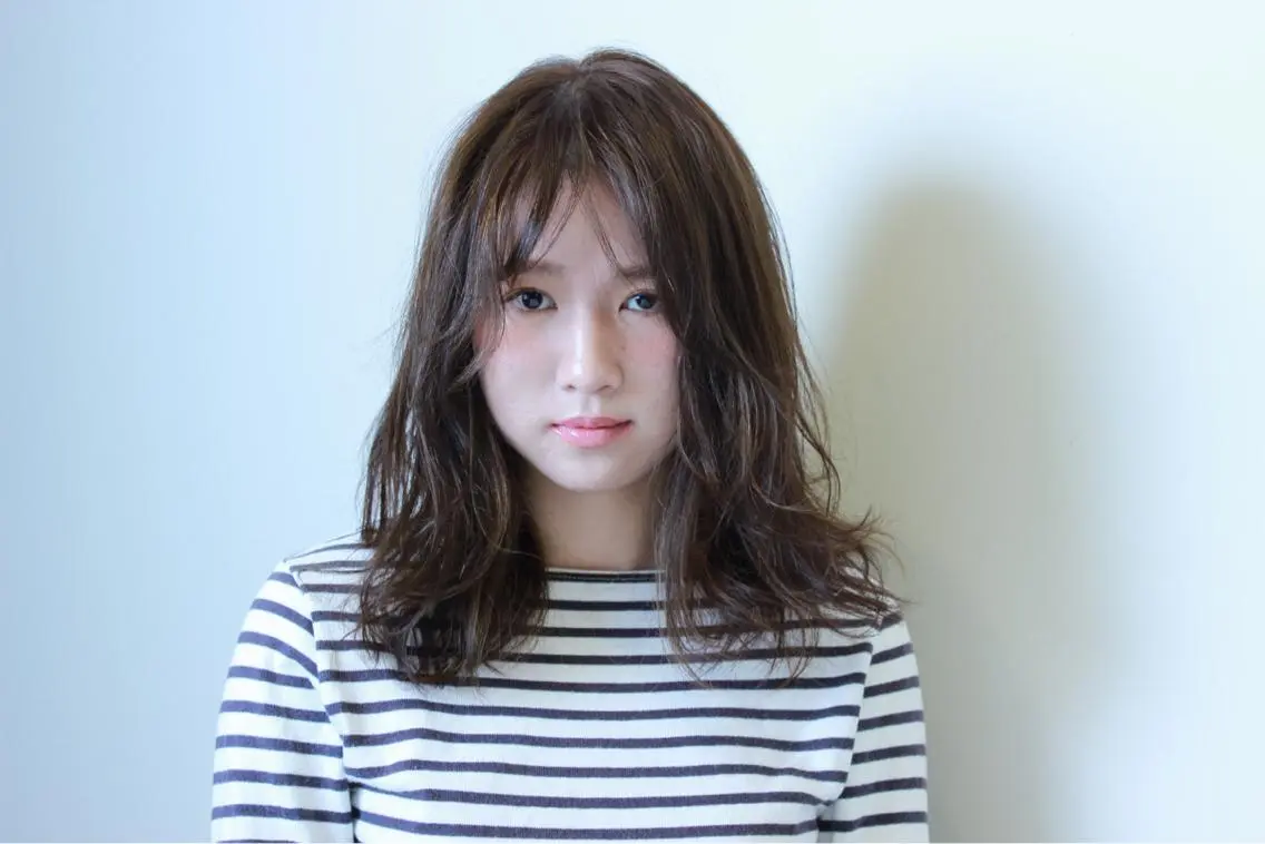 ミディアム セミロング カラー ハイライトカラー ハイライト オリーブ系カラー🫒 イノセントヘアのヘアスタイル
