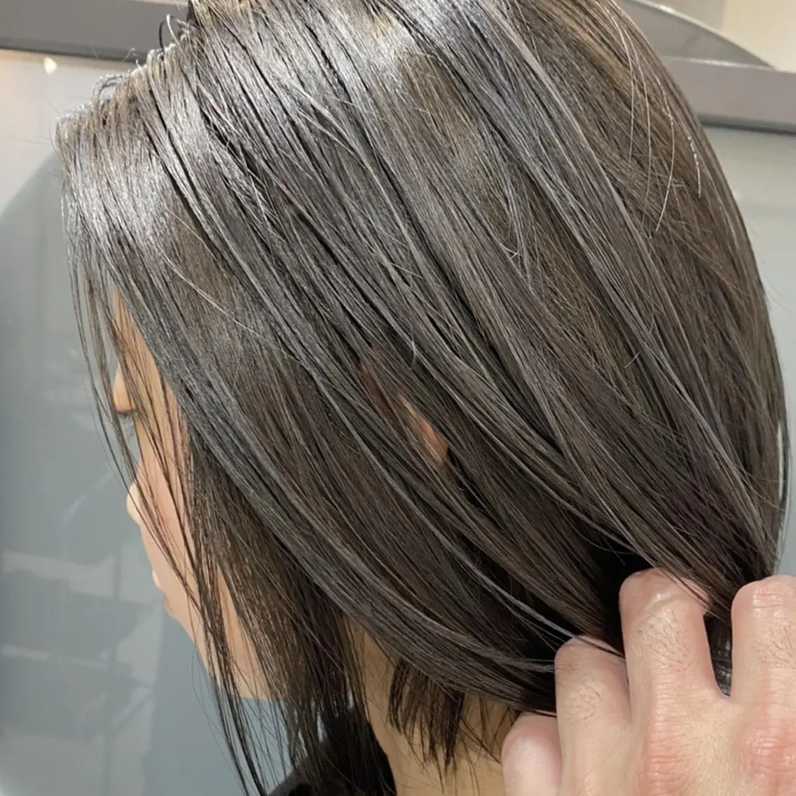 ミディアム カラー レイヤー べージュ 白石研太のヘアスタイル