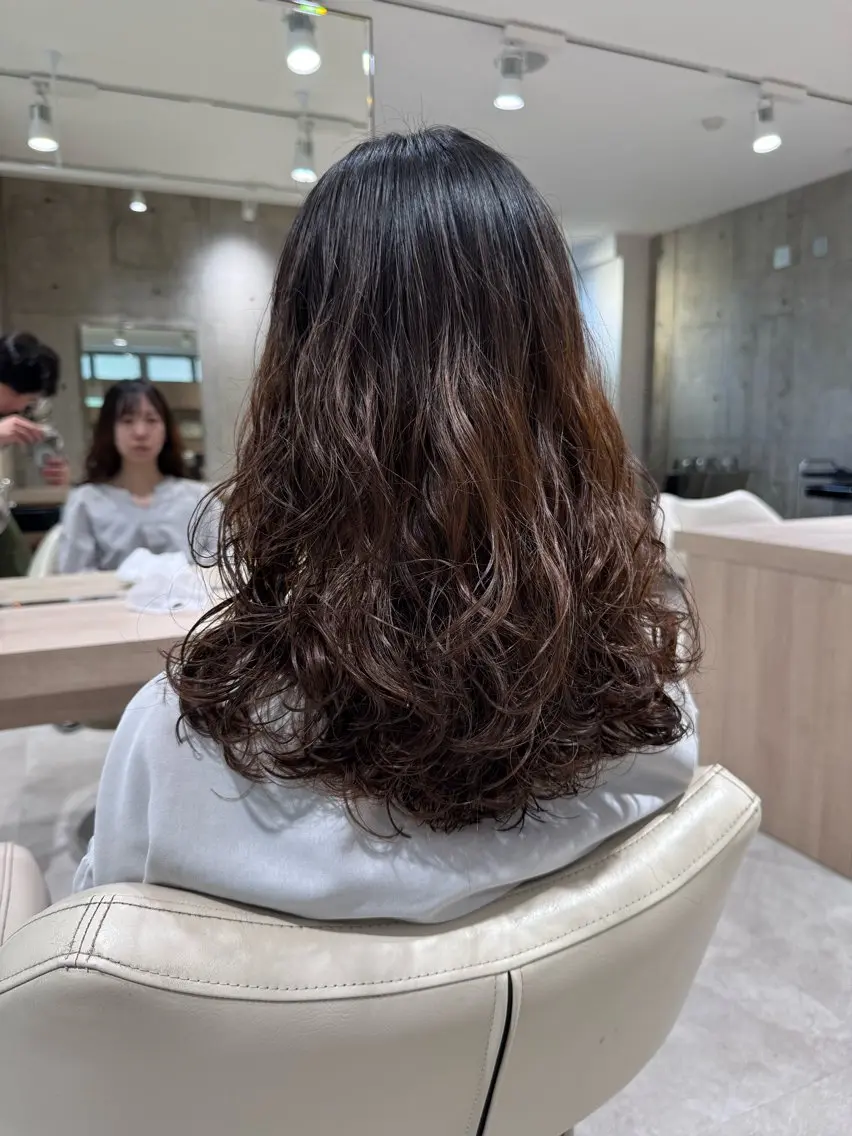 セミロング カット パーマ 韓国レイヤー×透明感 カラー/山崎一輝のヘアスタイル