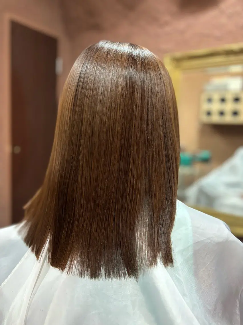 セミロング 髪質改善 縮毛矯正 トリートメント 酸熱トリートメント ヘアカラー トリートメント 星野優弥 髪質改善のヘアスタイル