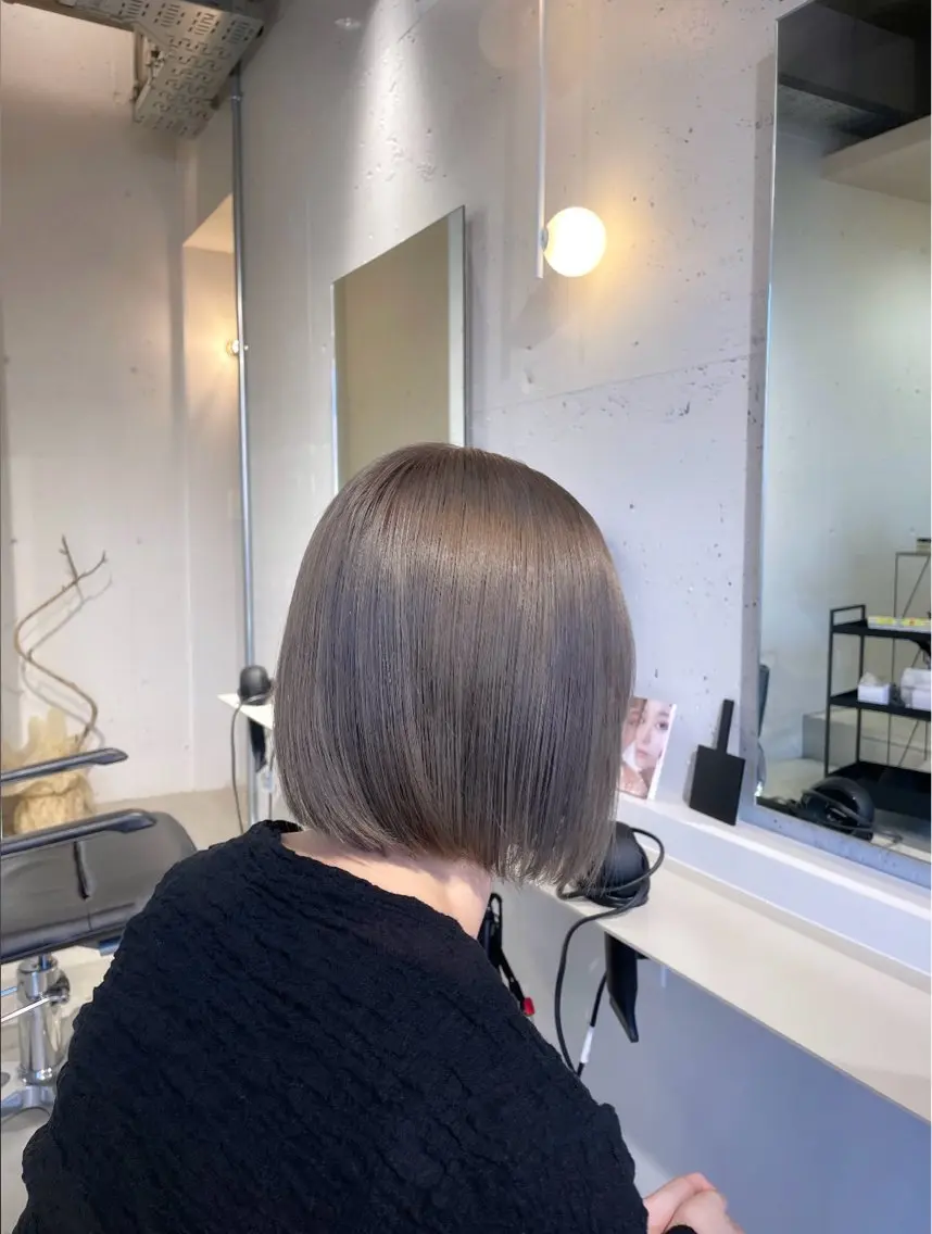 ショート カラー tim hinaのヘアスタイル