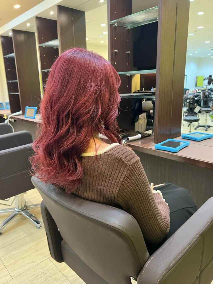 セミロング カラー ダブルカラー ピンクカラー レッドカラー ハイトーン/パーマ 特化平田のヘアスタイル