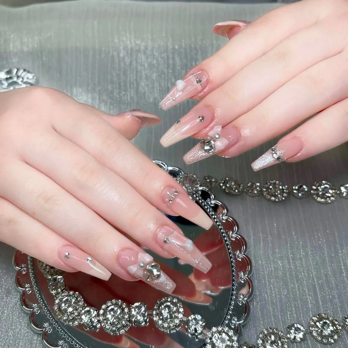 ネイル オーロラネイル チークネイル フラッシュネイル フレンチネイル ジェルネイル ハンドネイル Miyu Nail Nambaのネイルデザイン
