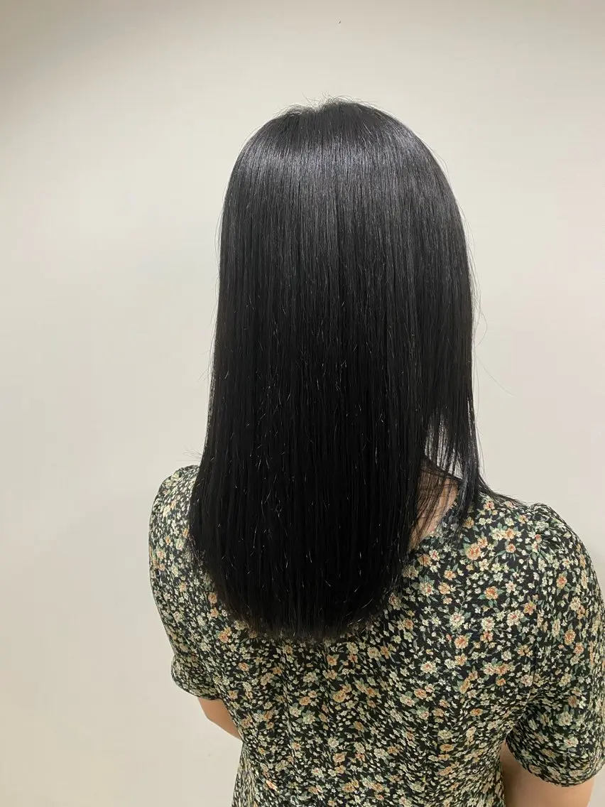 セミロング カラー mei / レイヤー 顔まわり 🤍のヘアスタイル
