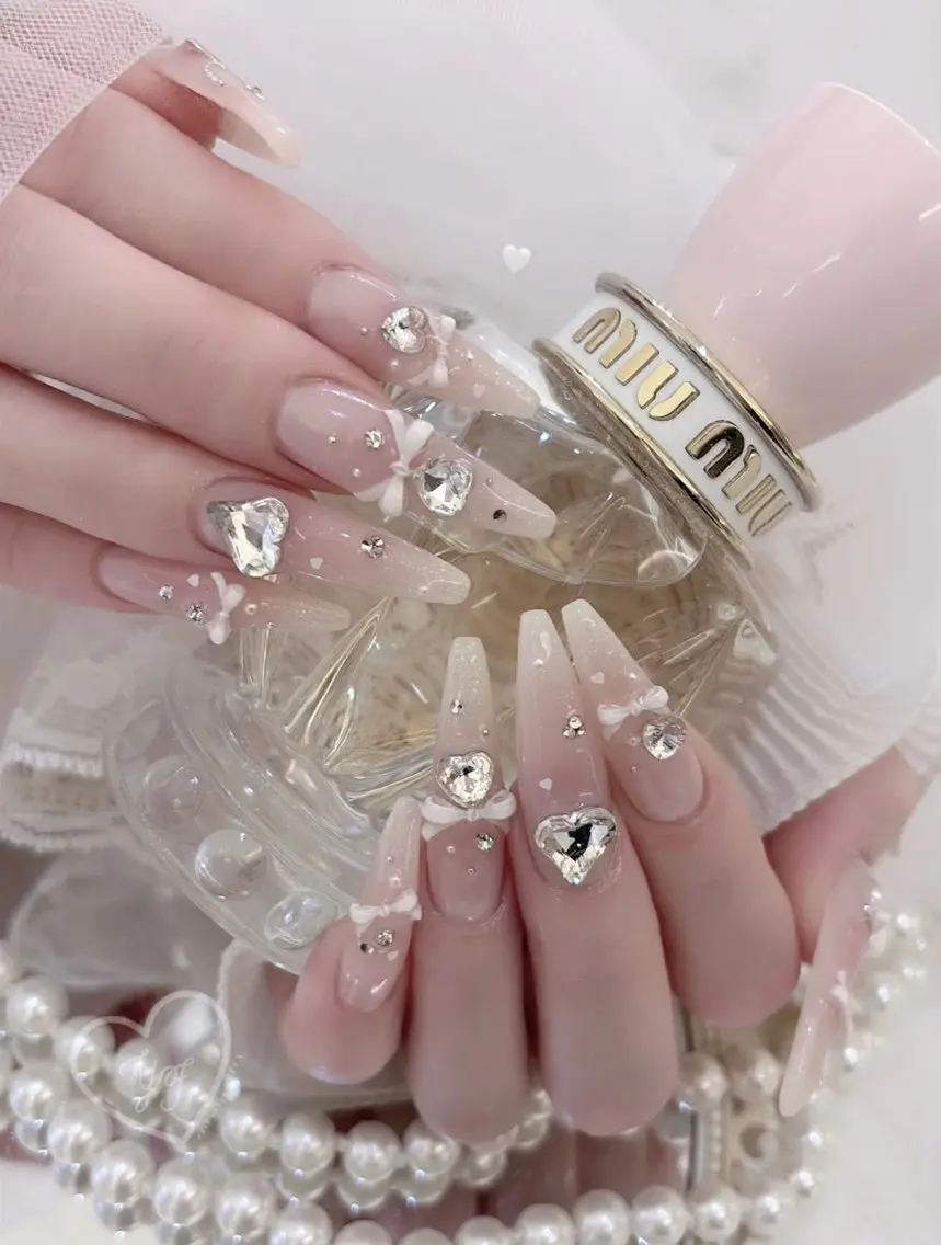 ネイル 長さ出し キラキラネイル 韓国ネイル ロングネイル ワンホンネイル ハンドネイル Josie nail salonのネイルデザイン