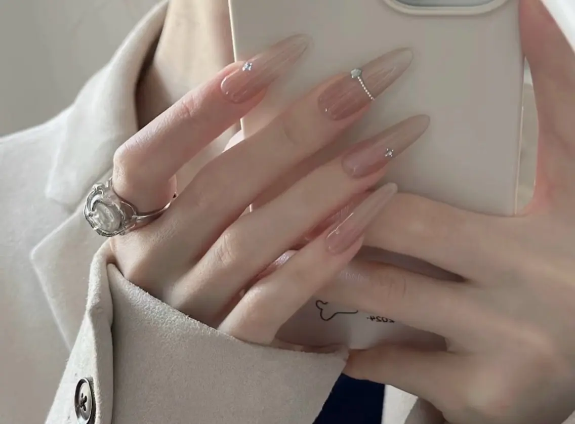 ネイル チークネイル 長さ出し フラワーネイル フレンチネイル ガーリー sun nail池袋 モデル募集のネイルデザイン
