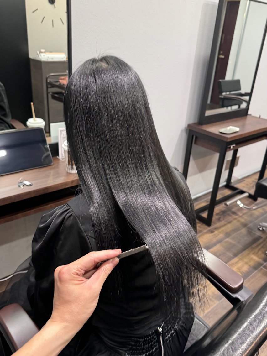 セミロング カラー 黒髪 ブルーカラー ブルーブラック 透明感カラー ダークグレー カット ヘアカラー トリートメント ✨ブリーチ髪質改善 ✨デザインカラーのヘアスタイル