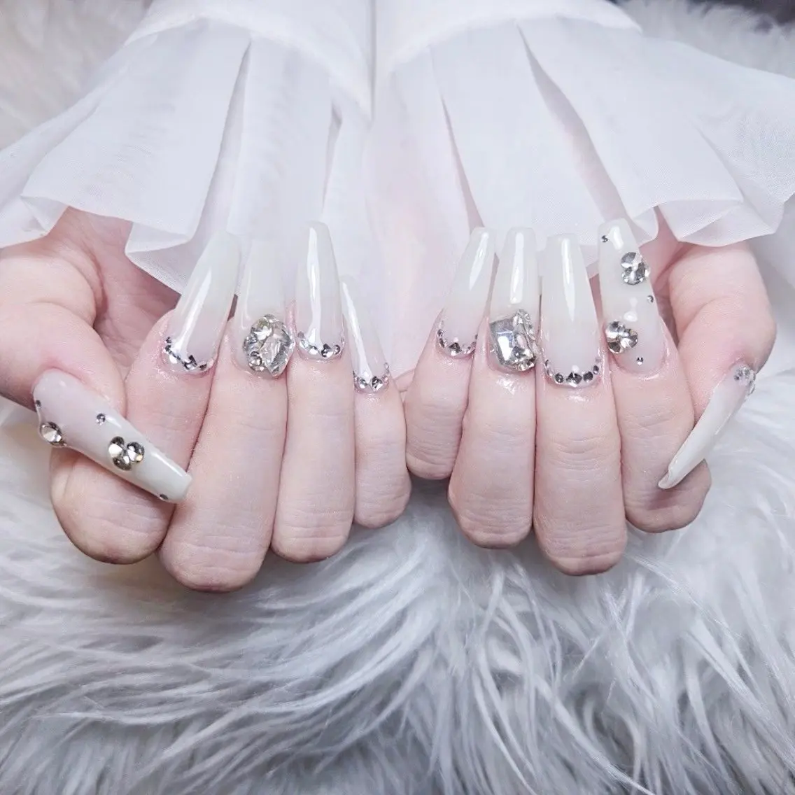 ネイル チークネイル 長さ出し フラワーネイル フレンチネイル ガーリー ハンドネイル NEW NAIL 池袋のネイルデザイン
