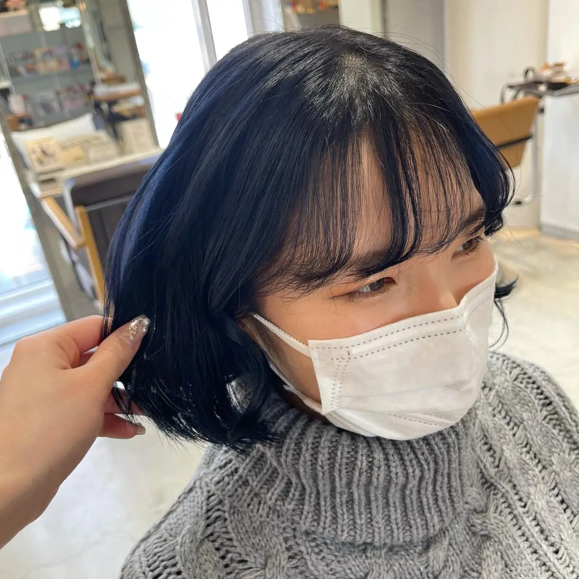 ショート カラー 黒髪 ブルーカラー ブルーブラック ヘアカラー nameless miichiのヘアスタイル