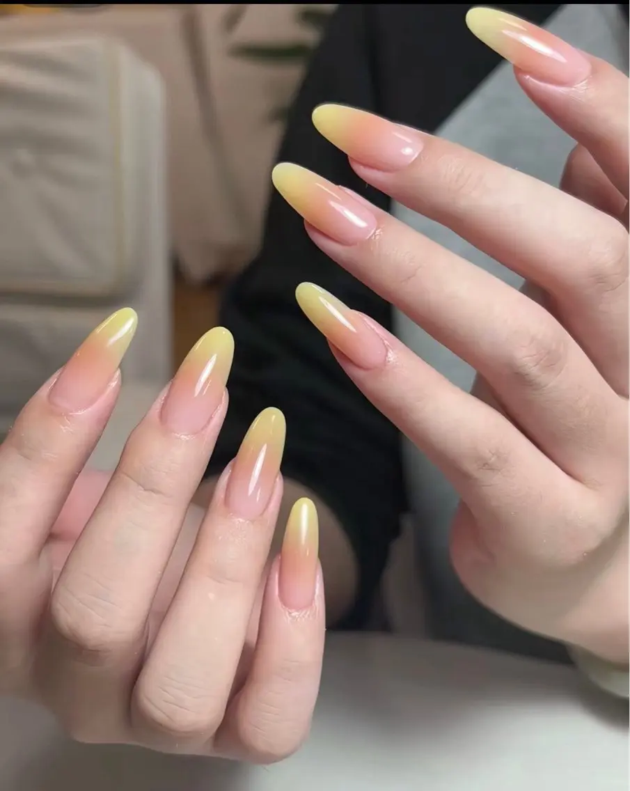 ジェルネイル × グラデーションで、自然で美しいの写真