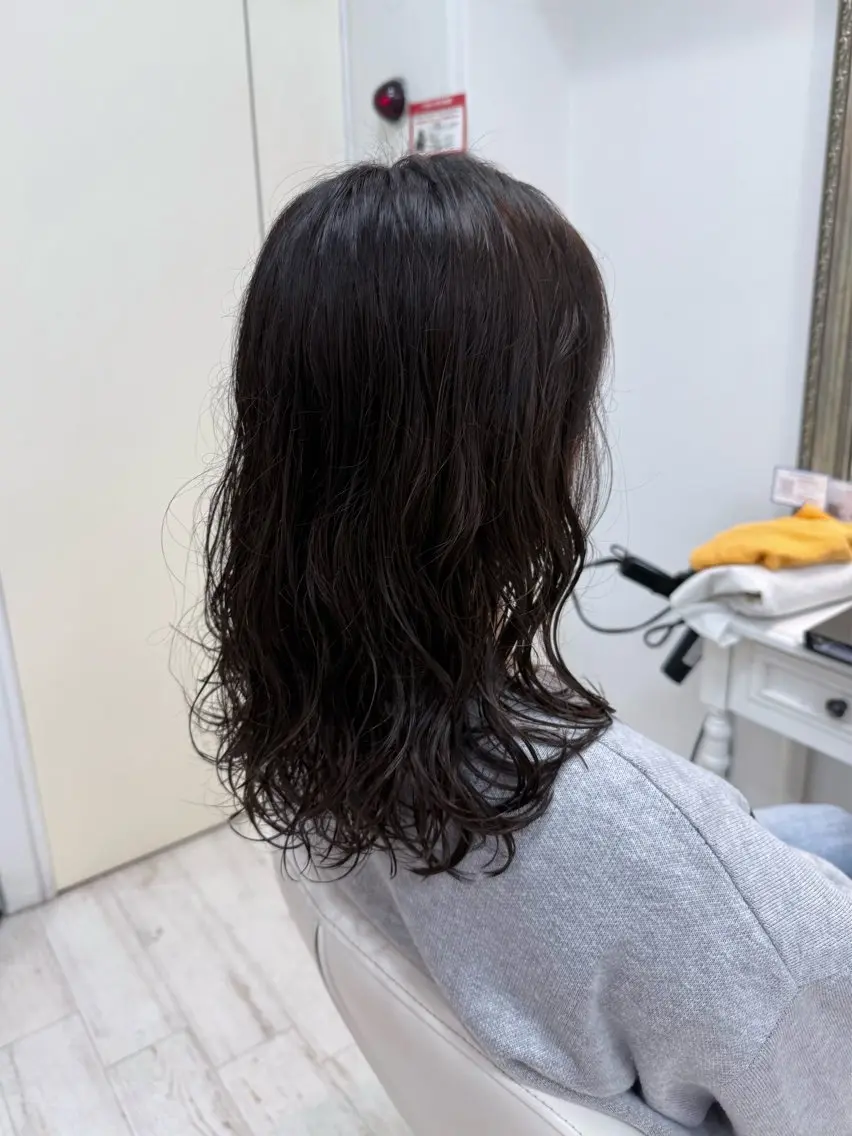 セミロング セミロングパーマ カット パーマ 新籾 尚哉のヘアスタイル