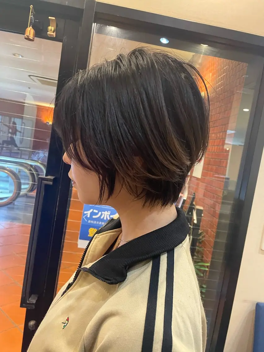 ショート くびれヘア ショートヘア カット 奥野JAPAN🌈 艶髪カラーのヘアスタイル