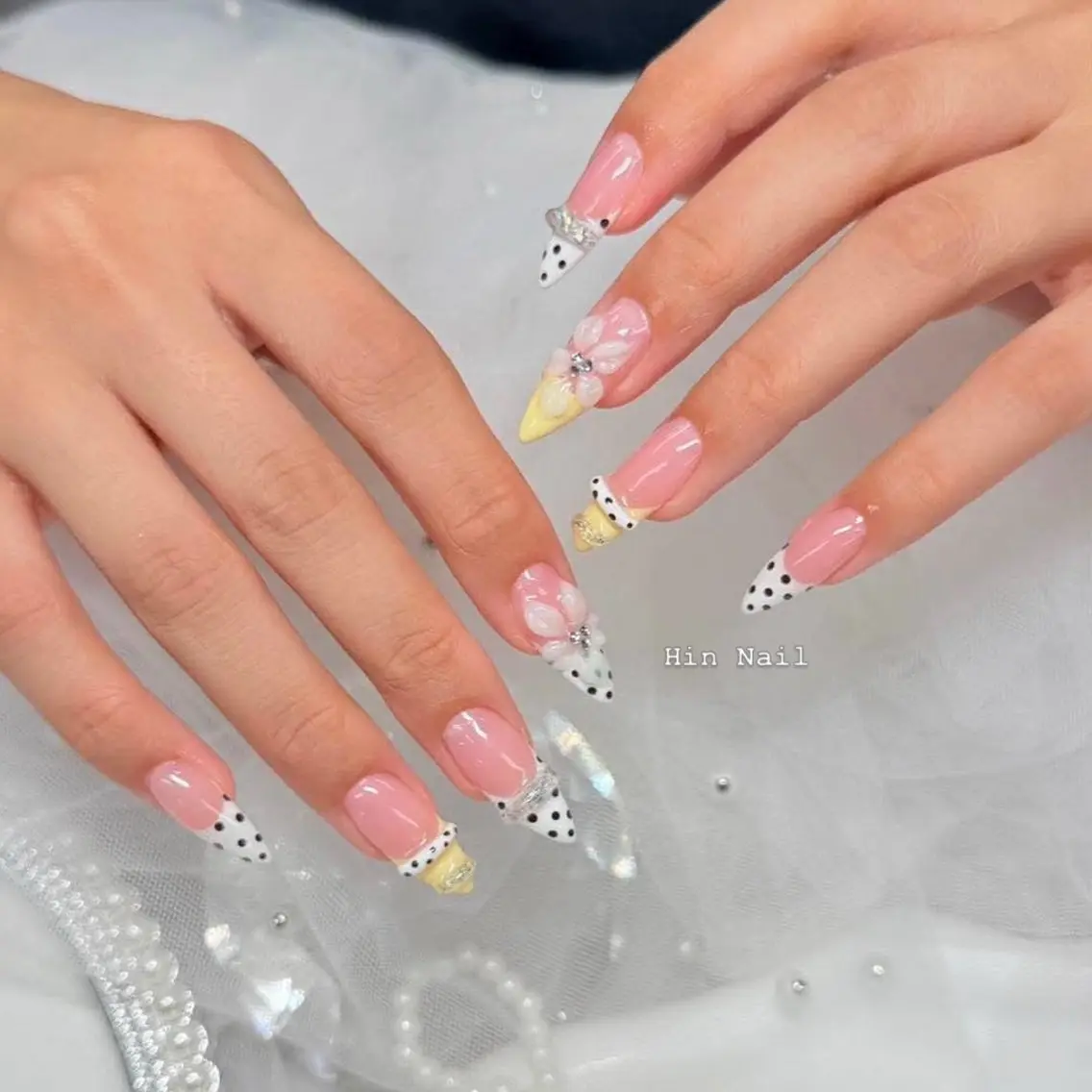 ネイル チークネイル ドット フットネイル フレンチネイル 韓国ネイル ハンドネイル Hym Nailのネイルデザイン