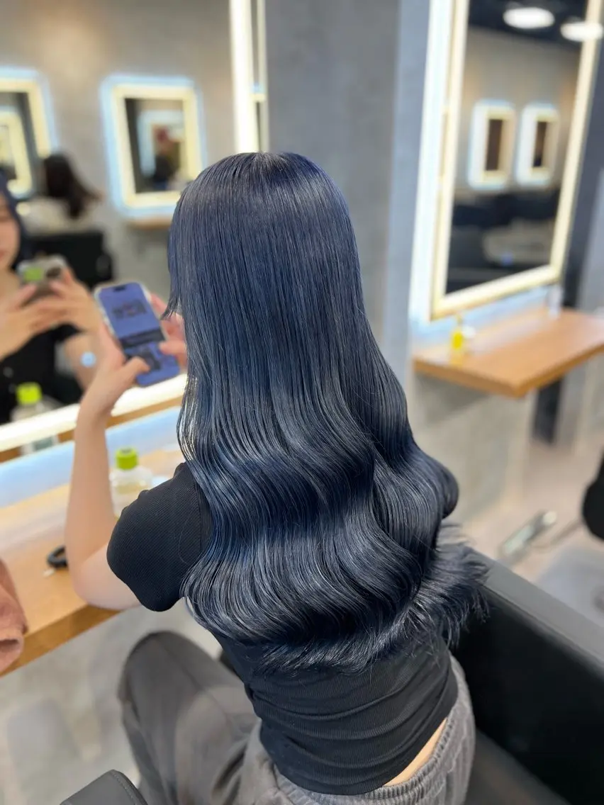 ロング カラー パーマ ヘアアレンジ ヘアカラー トリートメント ヘッドスパ ヘアセット 透明感ブリーチカラー 🌈TOMOHIROのヘアスタイル