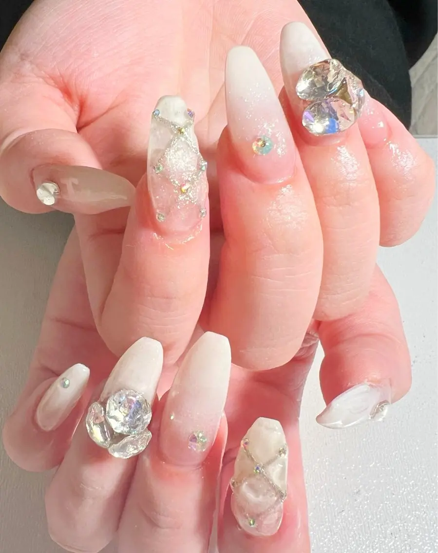 ネイル ゴージャス キラキラネイル ハンドネイル private salon mieのネイルデザイン