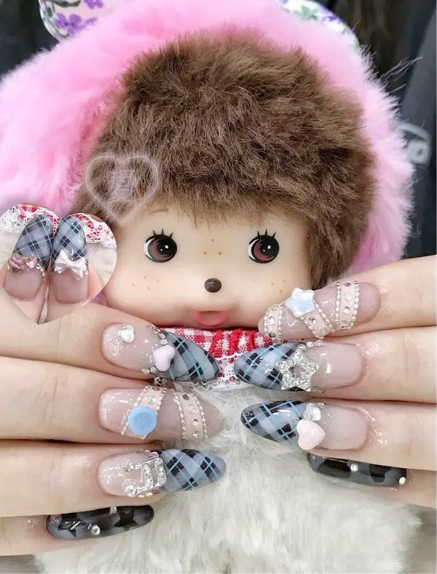 ネイル フレンチネイル キラキラネイル マグネットネイル ミラーネイル ニュアンスネイル ハンドネイル Tira Nailのネイルデザイン