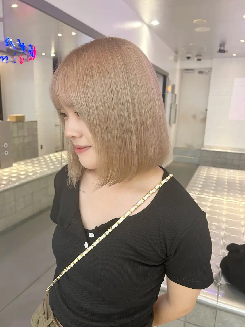 ミディアム カラー ブリーチ ブロンド 🫒オリーブ/透け感 レイヤー🌿モエカのヘアスタイル