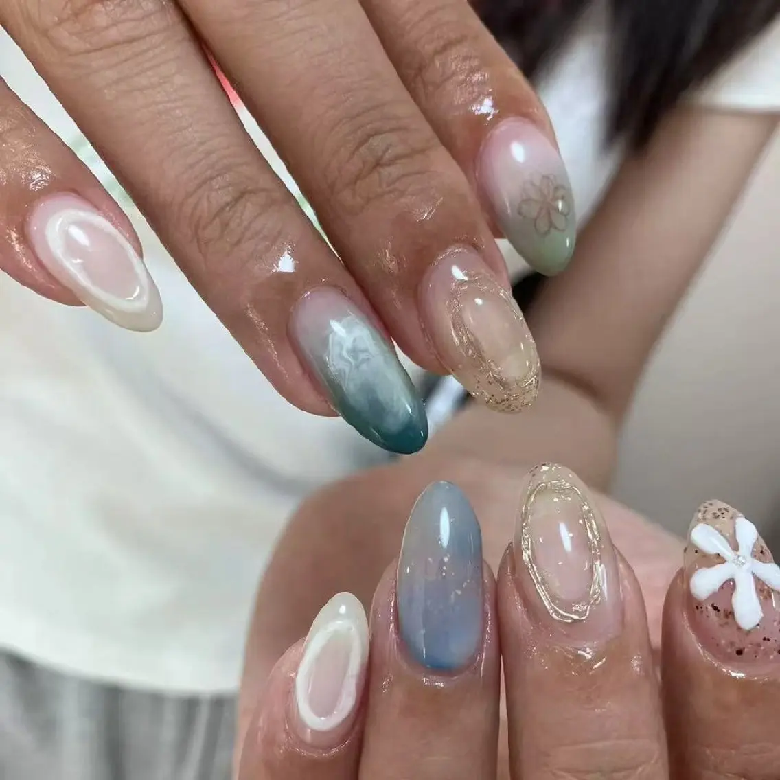 ネイル 氷ネイル・うるうるネイル 韓国ネイル ラメ(グリッター) シンプルネイル ネイル💕& まつ毛パーマのネイルデザイン