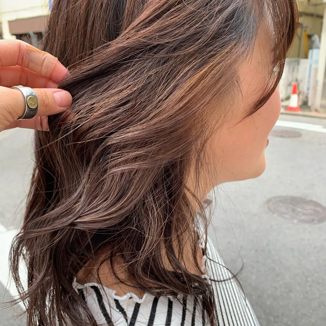 ミディアム カラー ヘアアレンジ サナ🌱 切りっぱなしボブのヘアスタイル