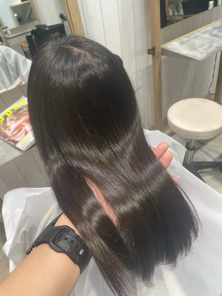 朝のアイロン辞めたい人へ 乾かすだけでまとまるナチュラルストレートやってますの写真