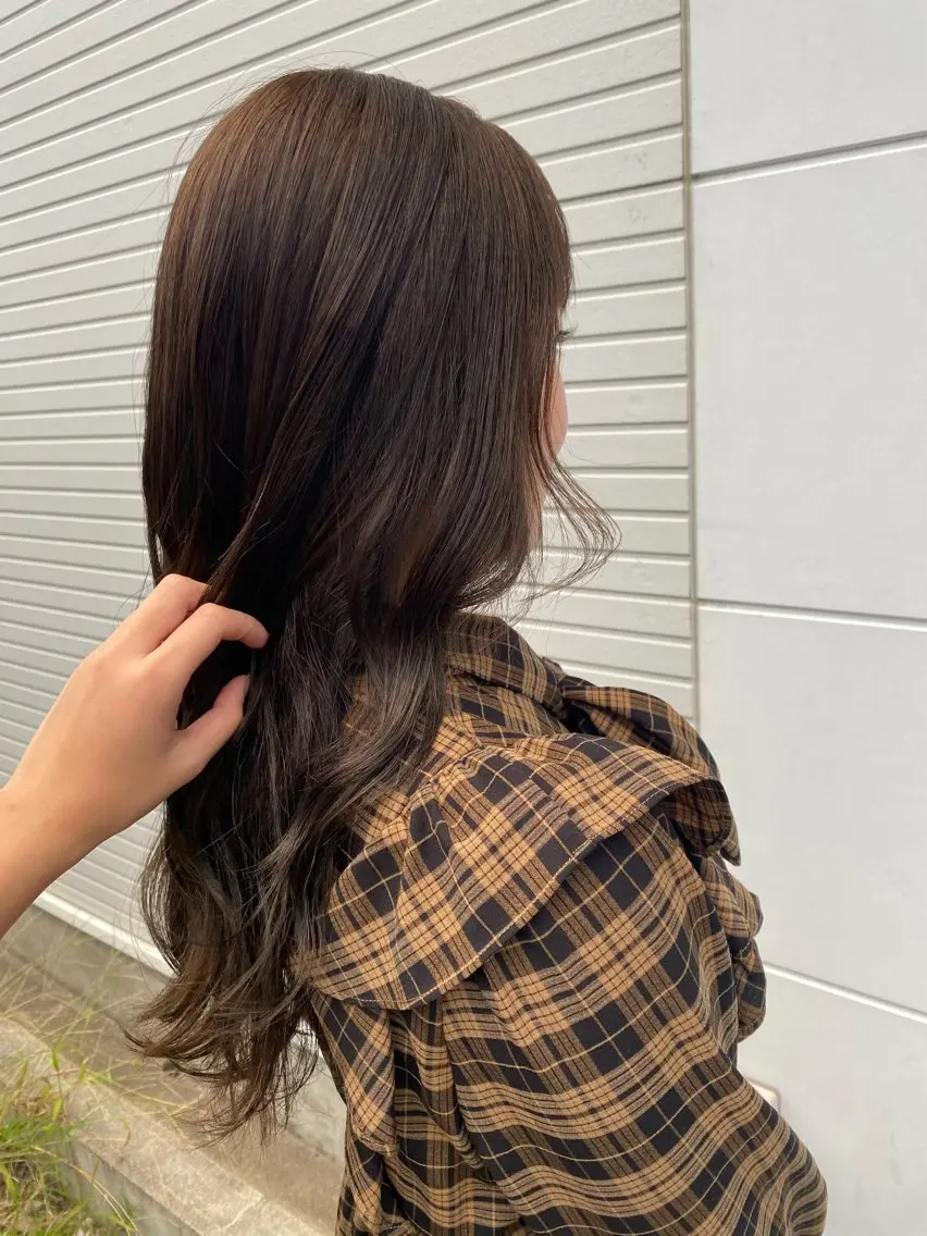 ロング カラー ベージュカラー オリーブベージュ カット ヘアカラー トリートメント 希優🌺ソムリエ /ブリーチ/カットのヘアスタイル