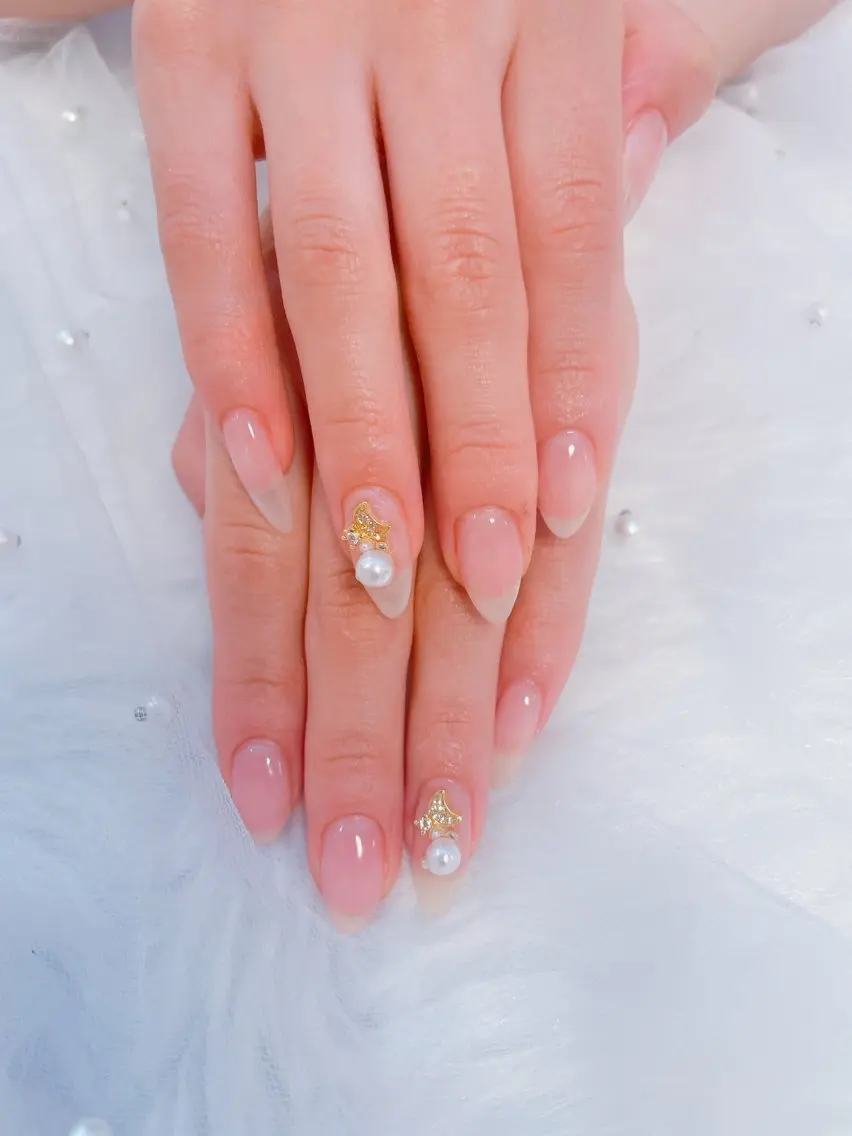 ネイル ジェルネイル ワンカラーネイル シンプルネイル ストーンネイル 💫ゆか_ Nailartistのネイルデザイン