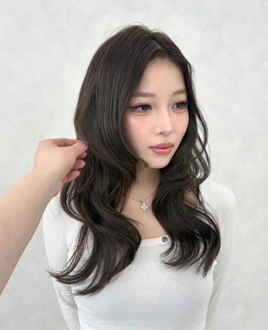 ロング カラー ベージュカラー 韓国レイヤー/透明感 カラー🖤アイナのヘアスタイル