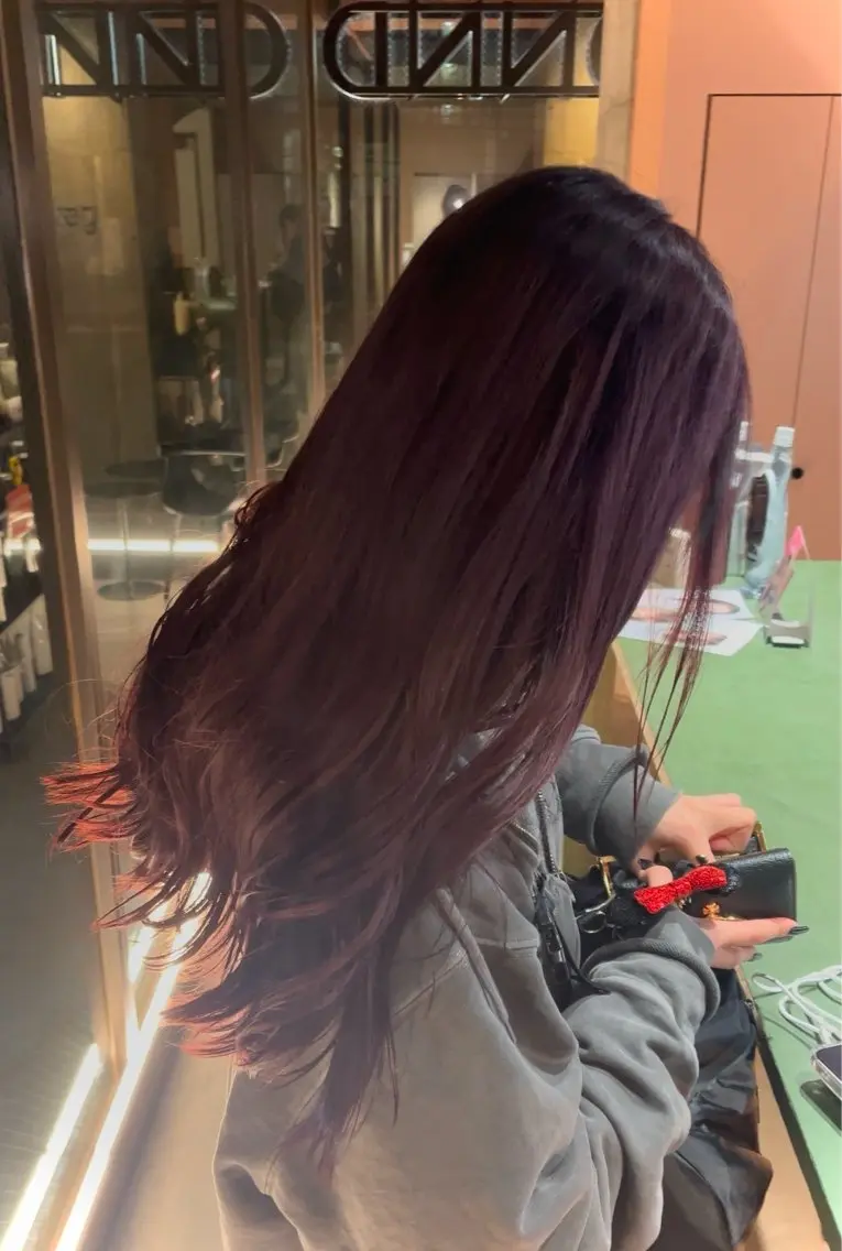 ロング カラー デザインカラー ダブルカラー 髪質改善 縮毛矯正 ヘアカラー 海瑠万／メンズパーマ ／ブリーチ／フェードのヘアスタイル