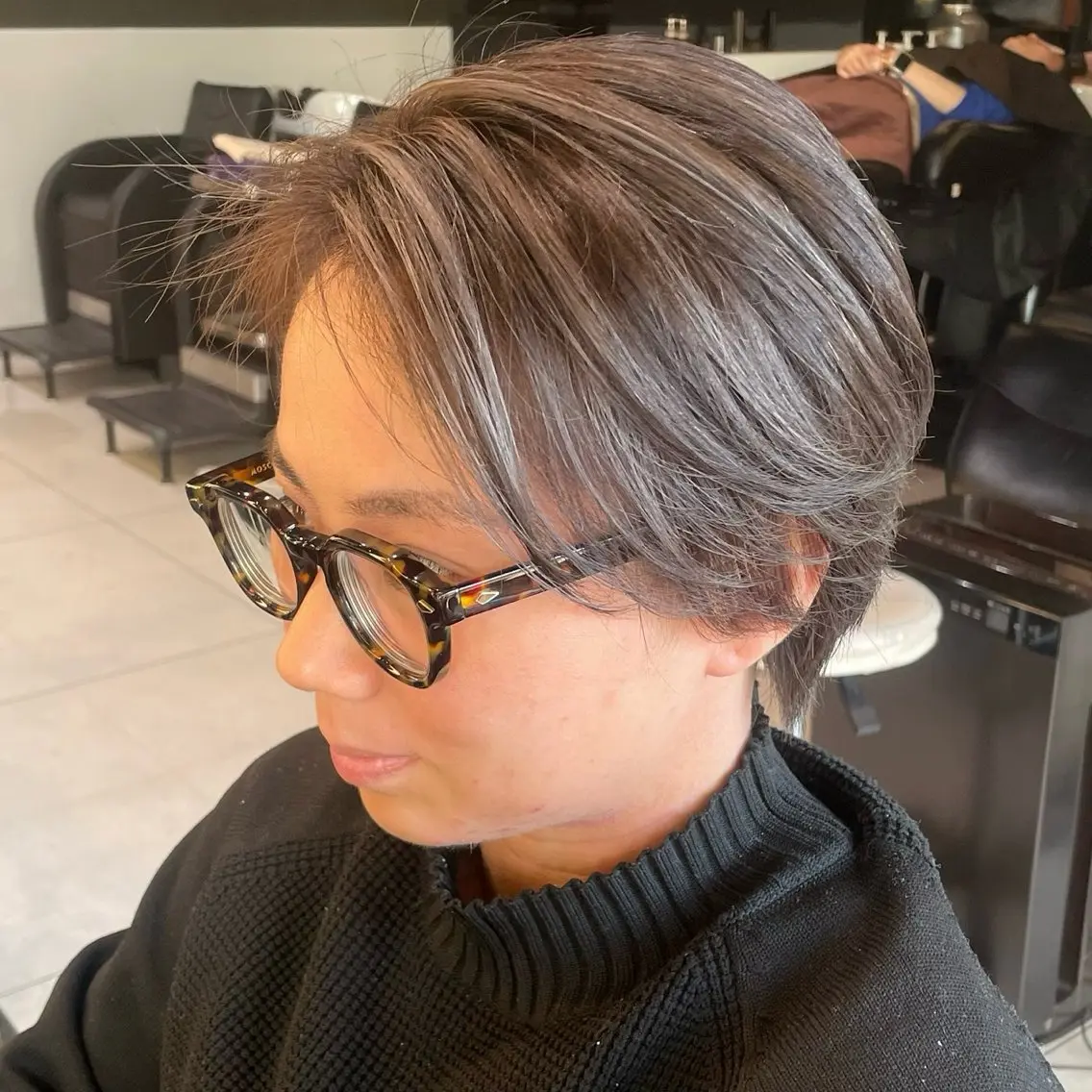 ショート カラー メンズ メンズハイライト ハイライトカラー イルミナカラー ハイライト カット ヘアカラー トリートメント メンズヘア特化 崎田 成人のヘアスタイル