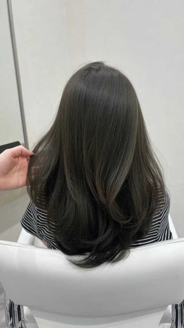 ミディアム カラー パーマ ベージュカラー ブリーチ 透明感カラー ダブルカラー グレージュ カット ヘアカラー トリートメント TOMO/ブリーチ 無しオリーブのヘアスタイル