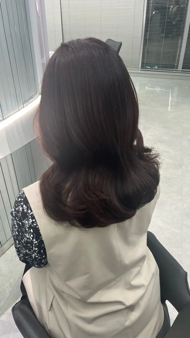セミロング カラー ブリーチカラー うたのヘアスタイル