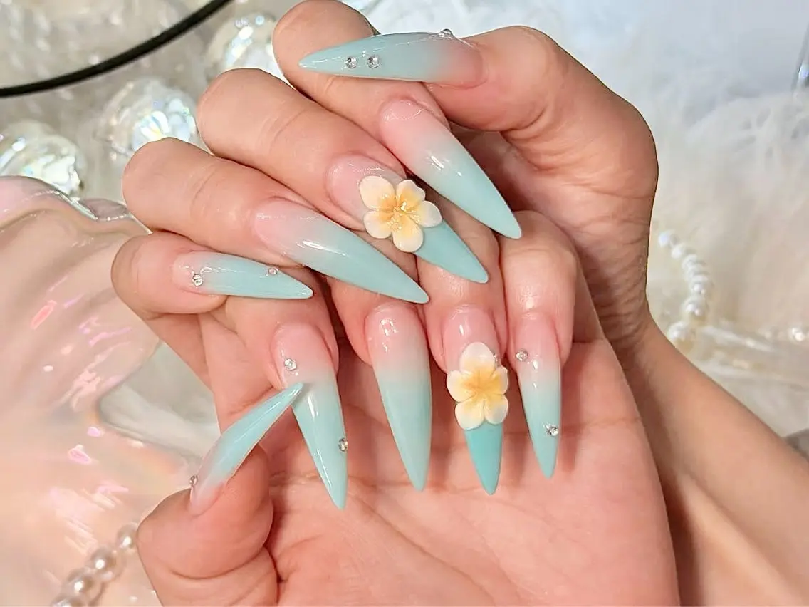 ネイル アートネイル ボルドー フレンチネイル ジェルネイル 氷ネイル・うるうるネイル ハンドネイル Yuki Nailsalonのネイルデザイン