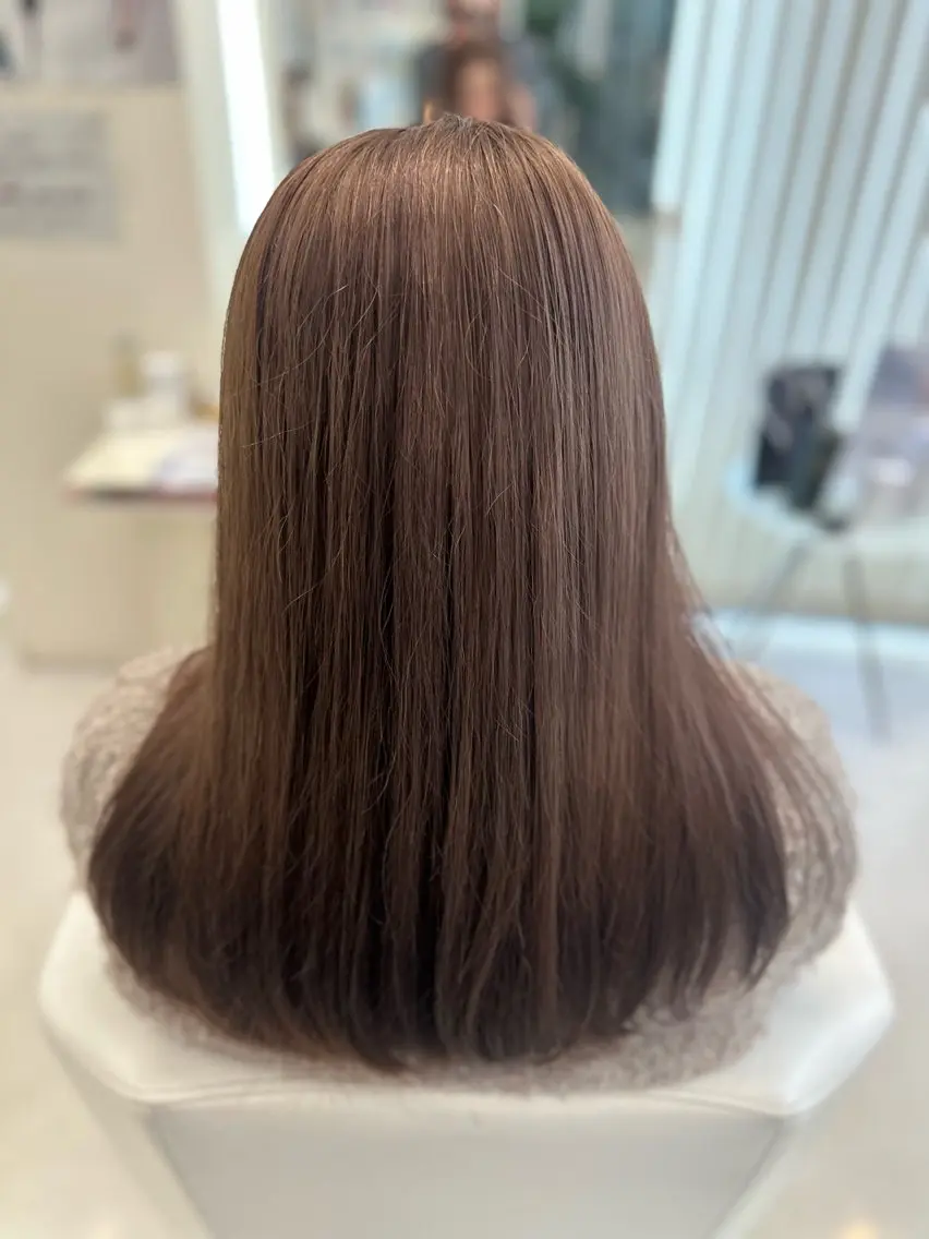 ロング カラー ベージュカラー ブリーチ 岡田 妃由のヘアスタイル