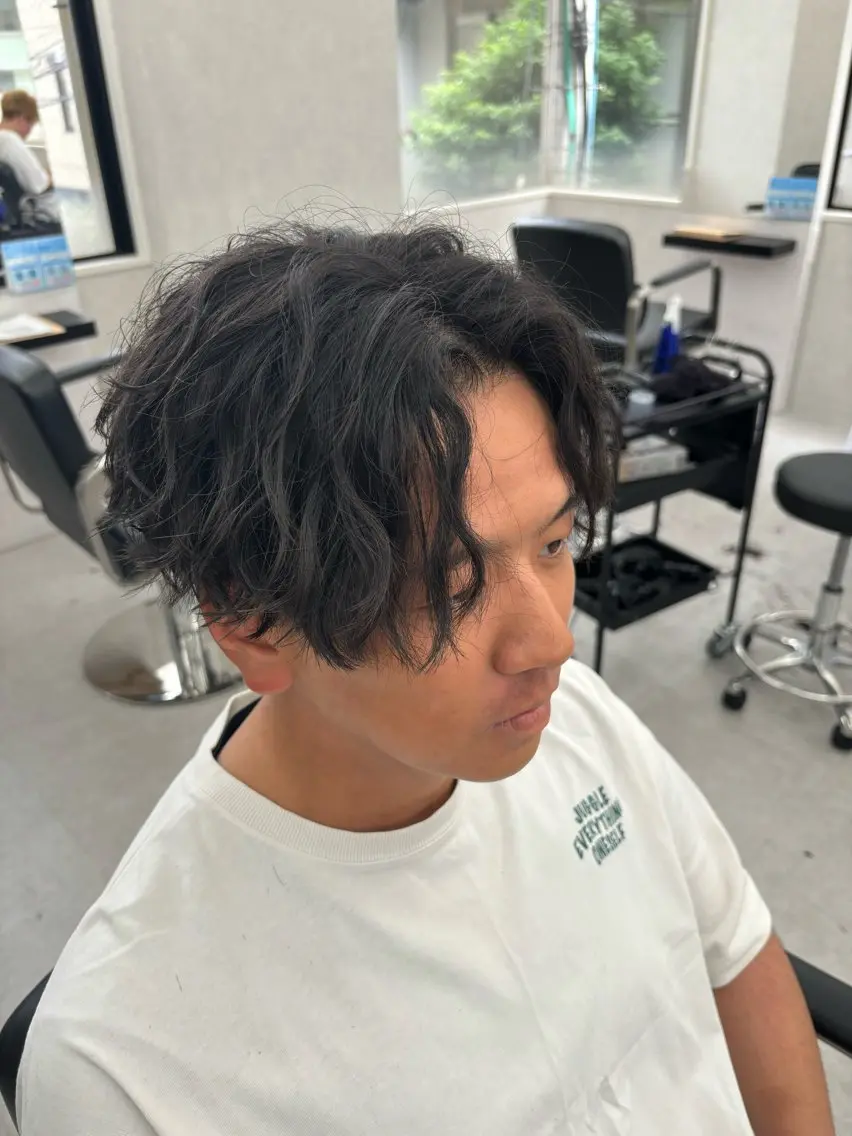 ミディアム メンズ センターパート 波巻きパーマ ✨️センターパート/ 曲がる縮毛矯正✨️のヘアスタイル
