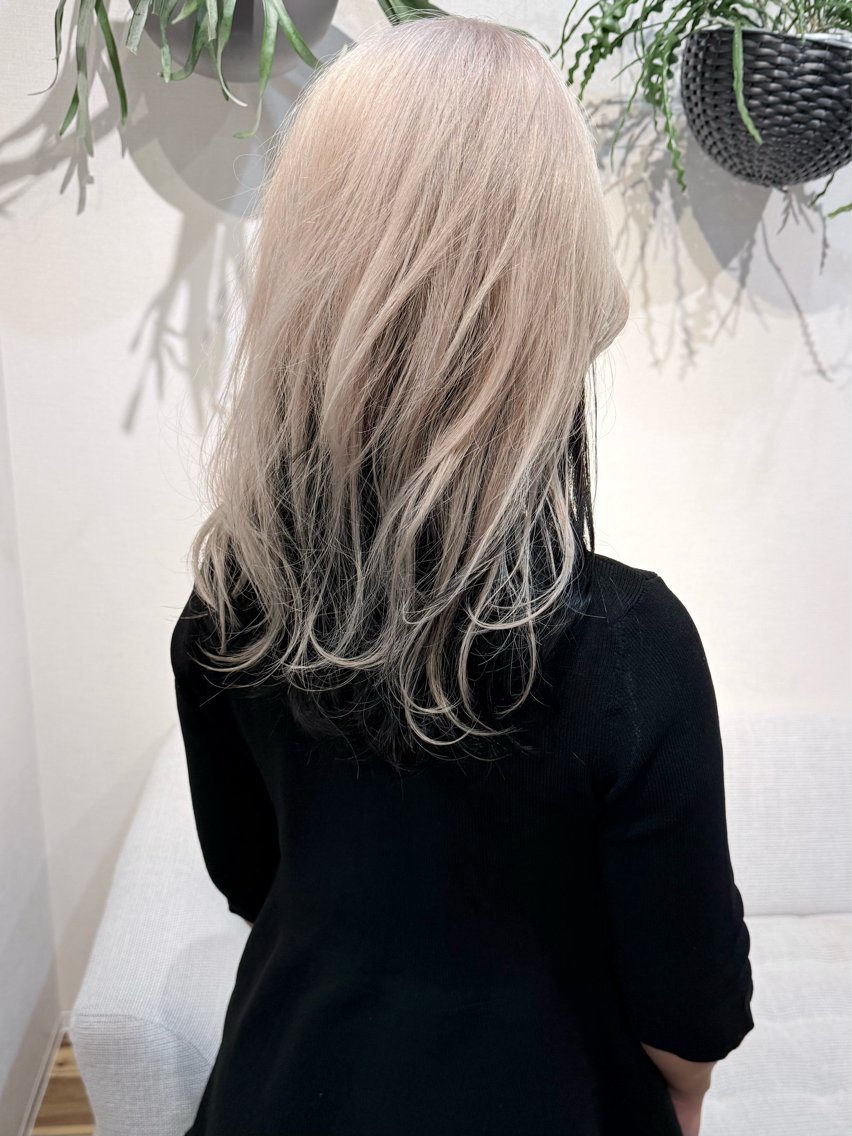 ミディアム カラー ブロンド シルバー カット ヘアカラー トリートメント 田室和幸 河原町のヘアスタイル