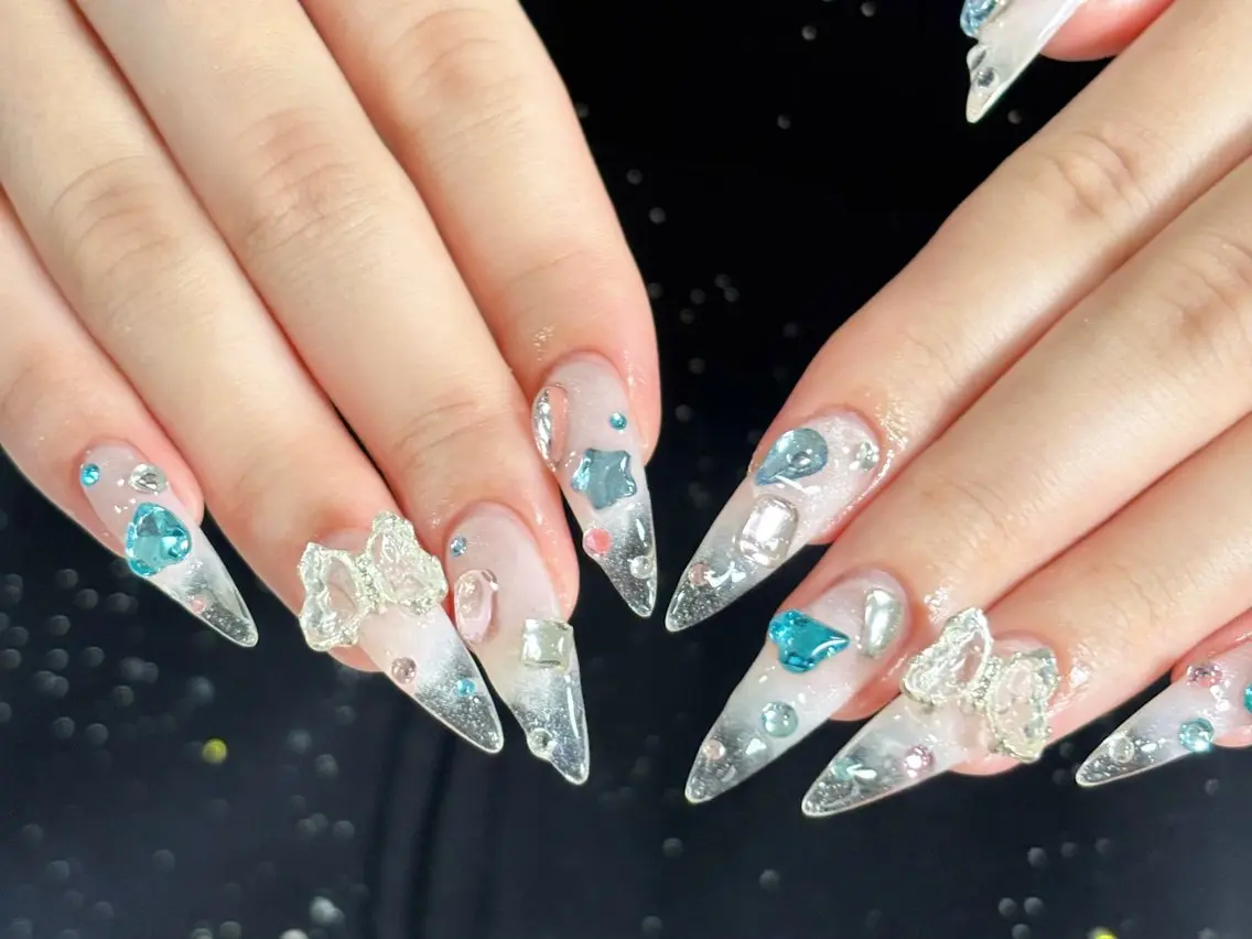ネイル ジェルネイル キラキラネイル ロングネイル マグネットネイル 持ち込み ハンドネイル Sully Nail  Labのネイルデザイン