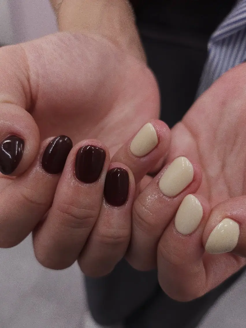 ネイル ボルドー ジェルネイル ワンカラーネイル パラジェル シンプルネイル ハンドネイル puku nail 🌼kazu🌼のネイルデザイン