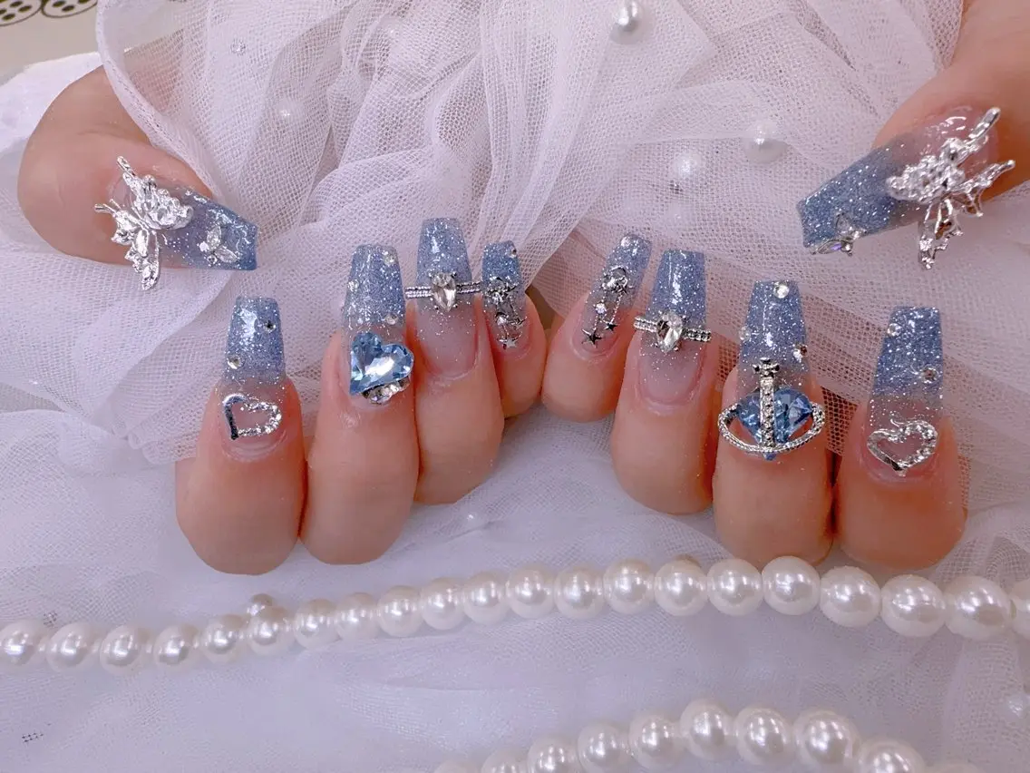 ネイル UMI ネイルサロン新宿🎀のネイルデザイン