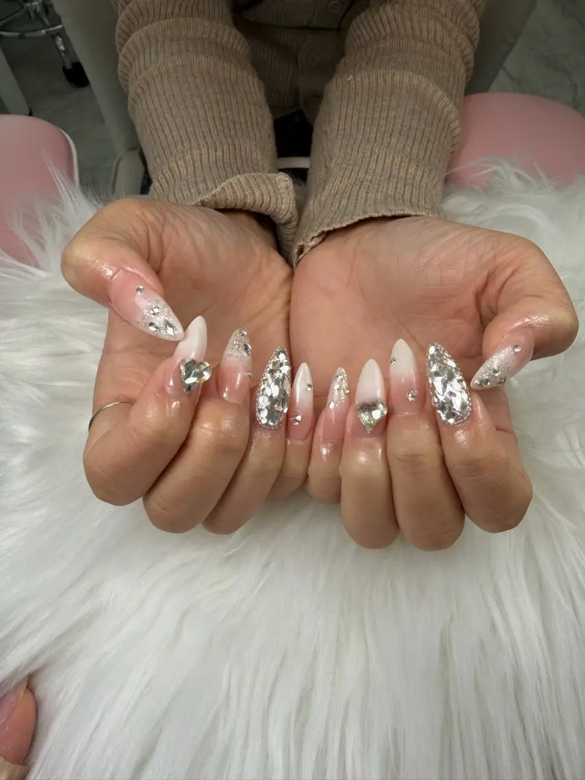 ネイル チークネイル フレンチネイル グラデーション キラキラネイル 韓国ネイル ハンドネイル HIKARIHANA NAILのネイルデザイン