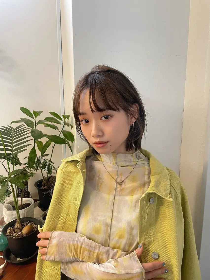 ミディアム ヘアカラー 顔まわりレイヤー 透明感カラー🩵🩵のヘアスタイル