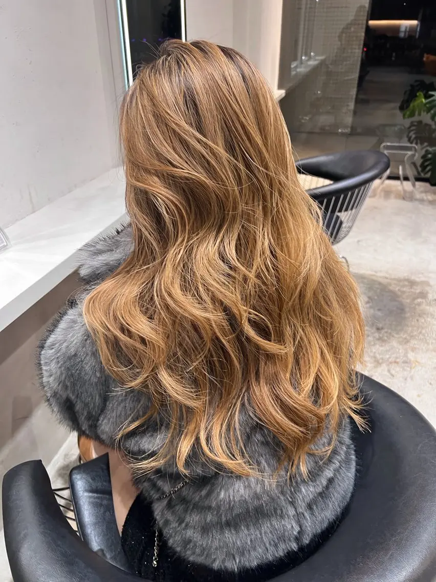 ロング ヘアカラー トリートメント ヘアセット DEAN ISLA ハイトーンカラーのヘアスタイル