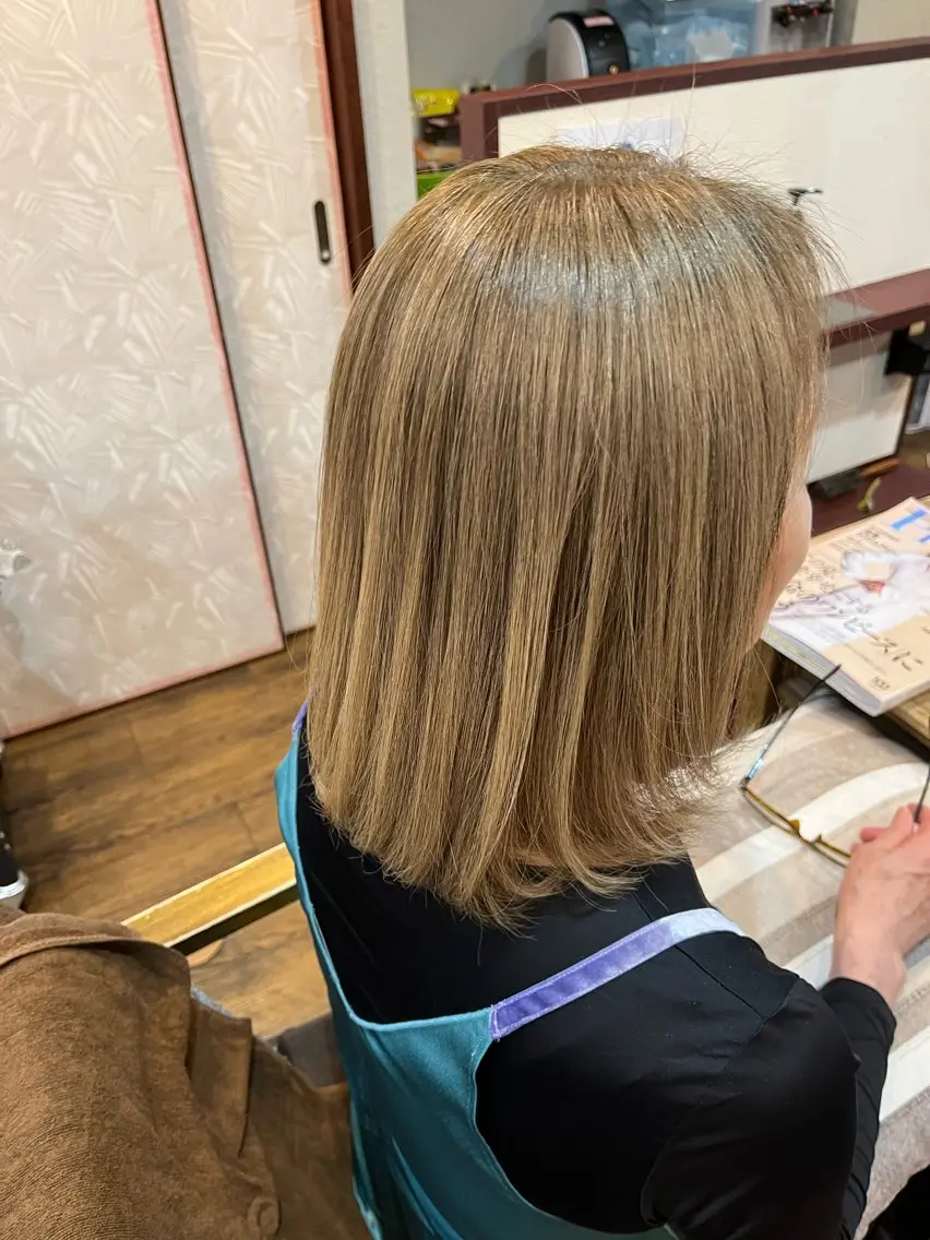 ミディアム カラー パーマ ハイライトカラー ハイライト トリートメント 大人女子&髪改善専門 Nobuフリーランスのヘアスタイル