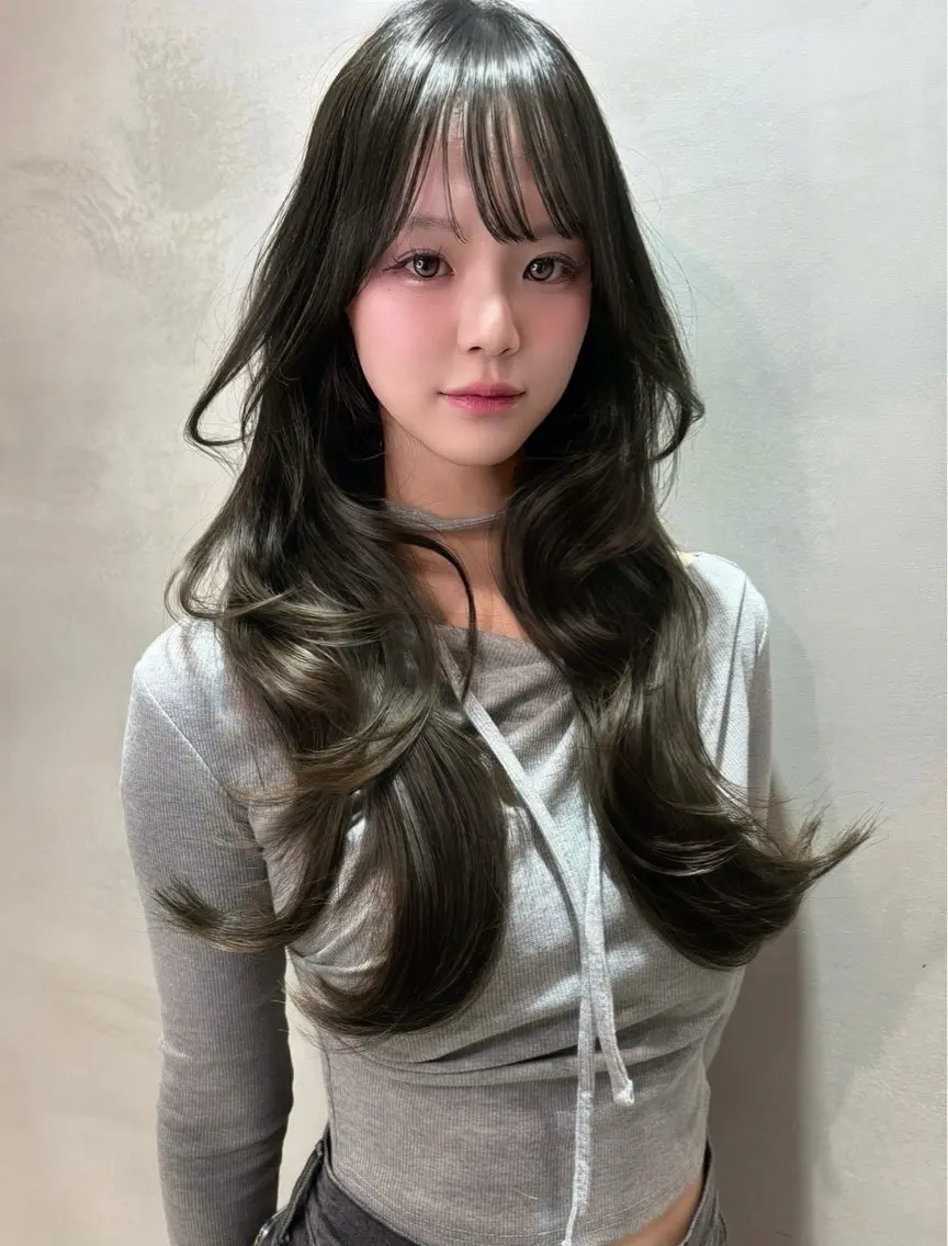 ロング カット ヘアカラー トリートメント 縮毛矯正／レイヤー ミディアム／笑 璃のヘアスタイル