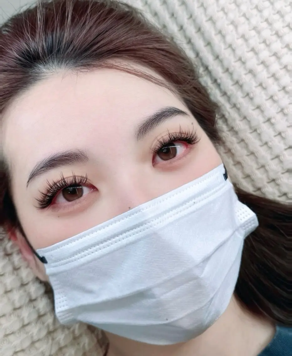 マツエク・マツパ 束感まつ毛 フラットラッシュ 韓国風マツエク ナチュラル ワンホンマツエク マツエク 阿部 カスミの眉毛・アイブロウイメージ