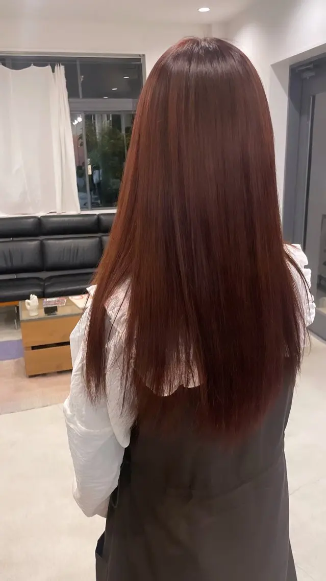 ロング カラー レッドカラー 大庭 渚紗のヘアスタイル