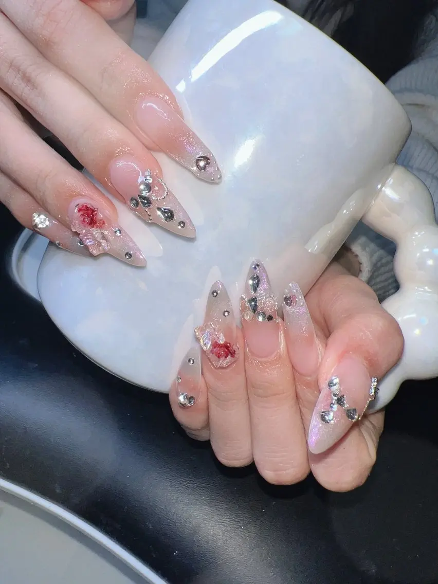 ネイル ハンドネイル Lee Nailsのネイルデザイン