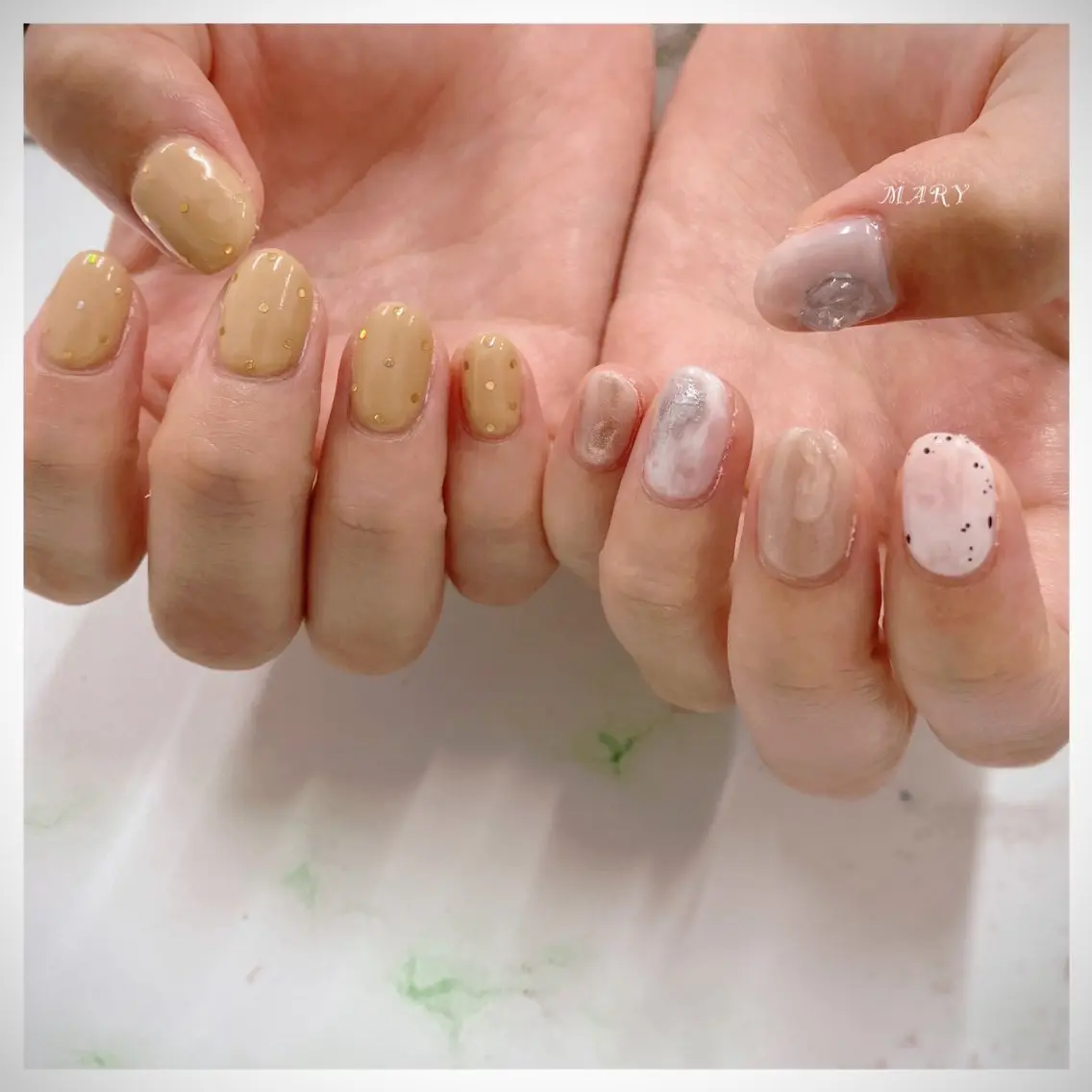 ネイル ドット 持ち込み ニュアンスネイル ワンカラーネイル ホワイト ハンドネイル Mary nail .narumiのネイルデザイン