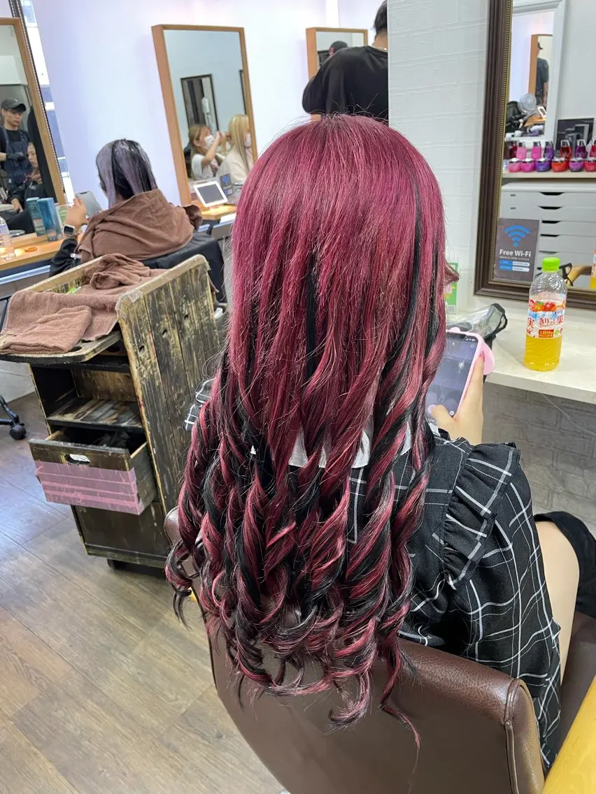 ロング 横浜🦋ハイトーン 🫐シャドウルーツのヘアスタイル