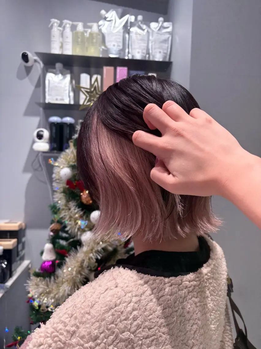 ショート カラー 黒髪 ピンクカラー カット ヘアカラー トリートメント 菜々🦖新宿 men's特化のヘアスタイル