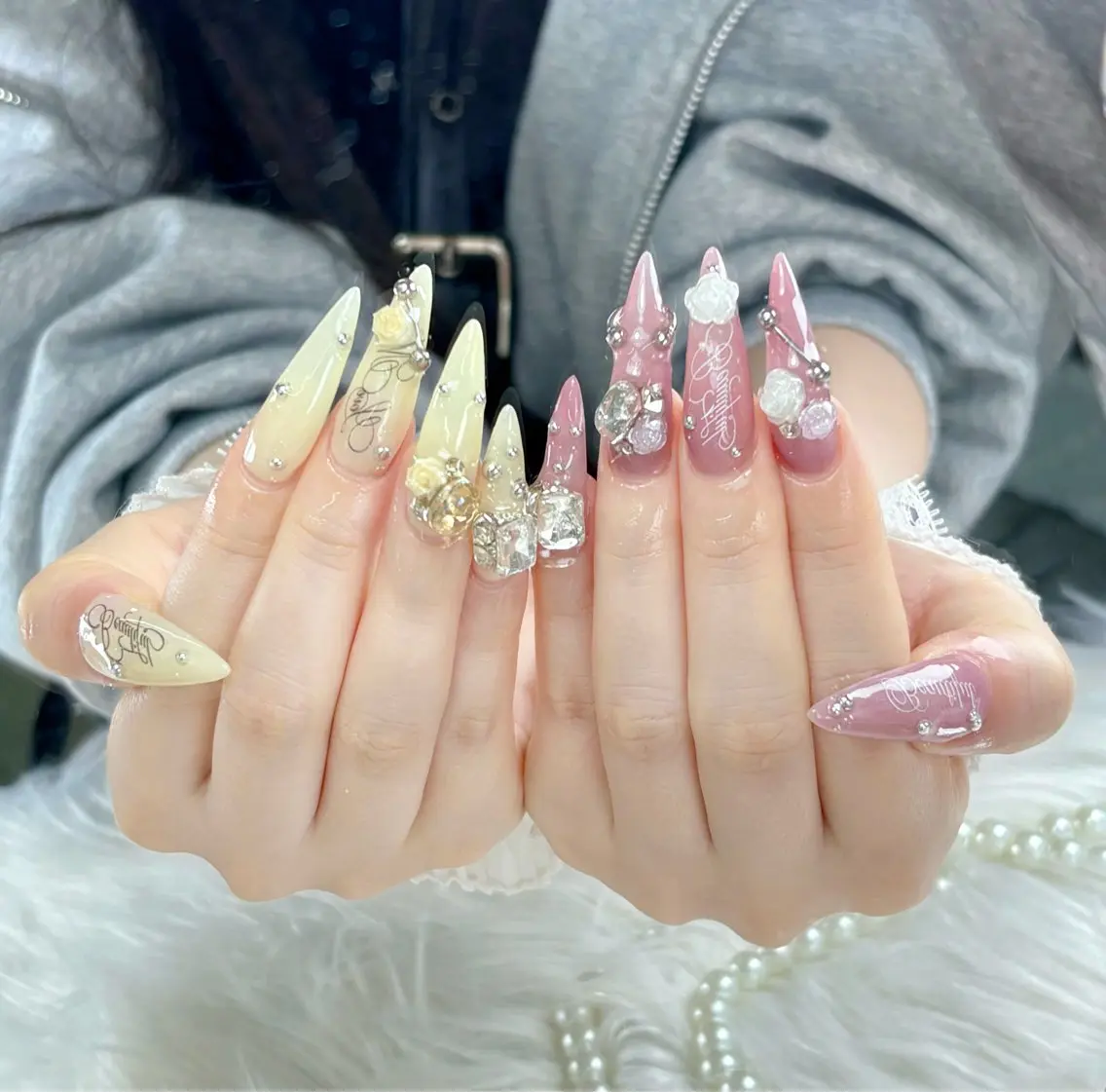 ネイル オーロラネイル チークネイル フラッシュネイル フレンチネイル ジェルネイル ハンドネイル ハンドケア Miyu Nail Nambaのネイルデザイン